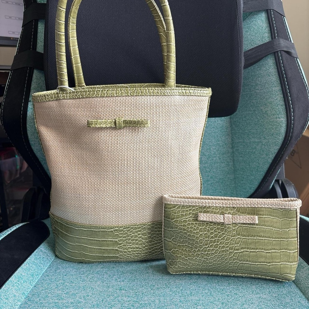 Estee Lauder Green and Cream Tote Bag with Structured Design